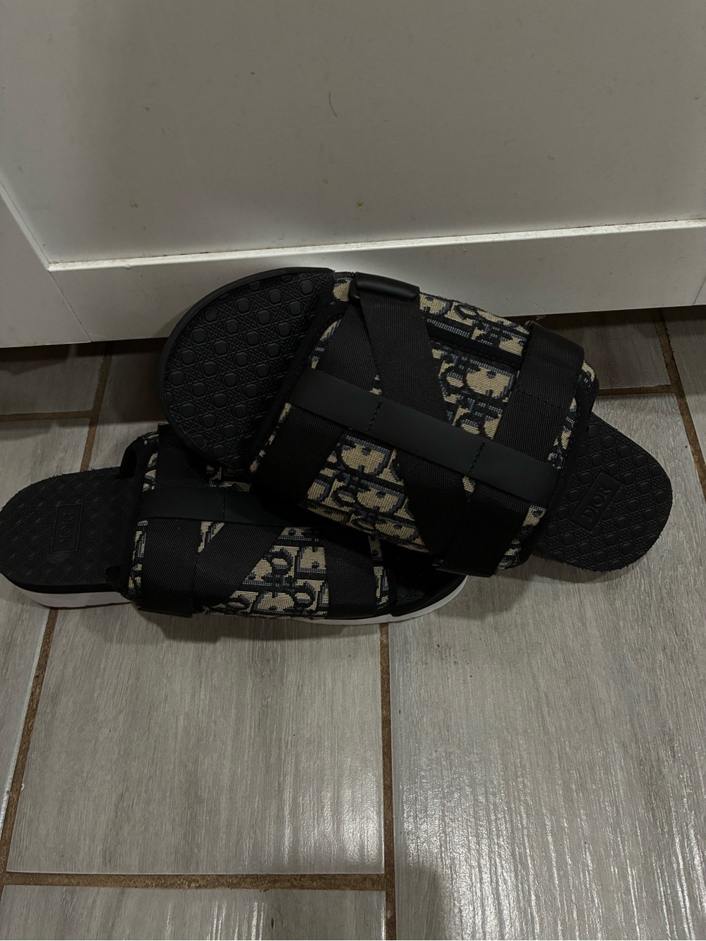 Men's Black Patterned Slide Sandals